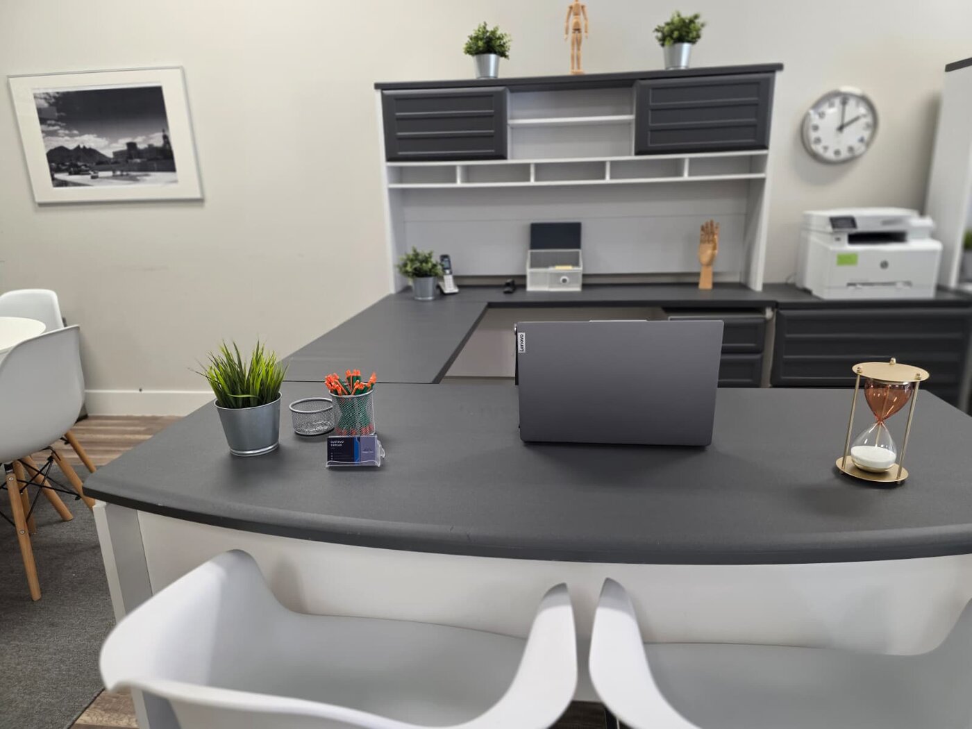 Vargas & Unanue Invest Group executive workspace — Katy, TX