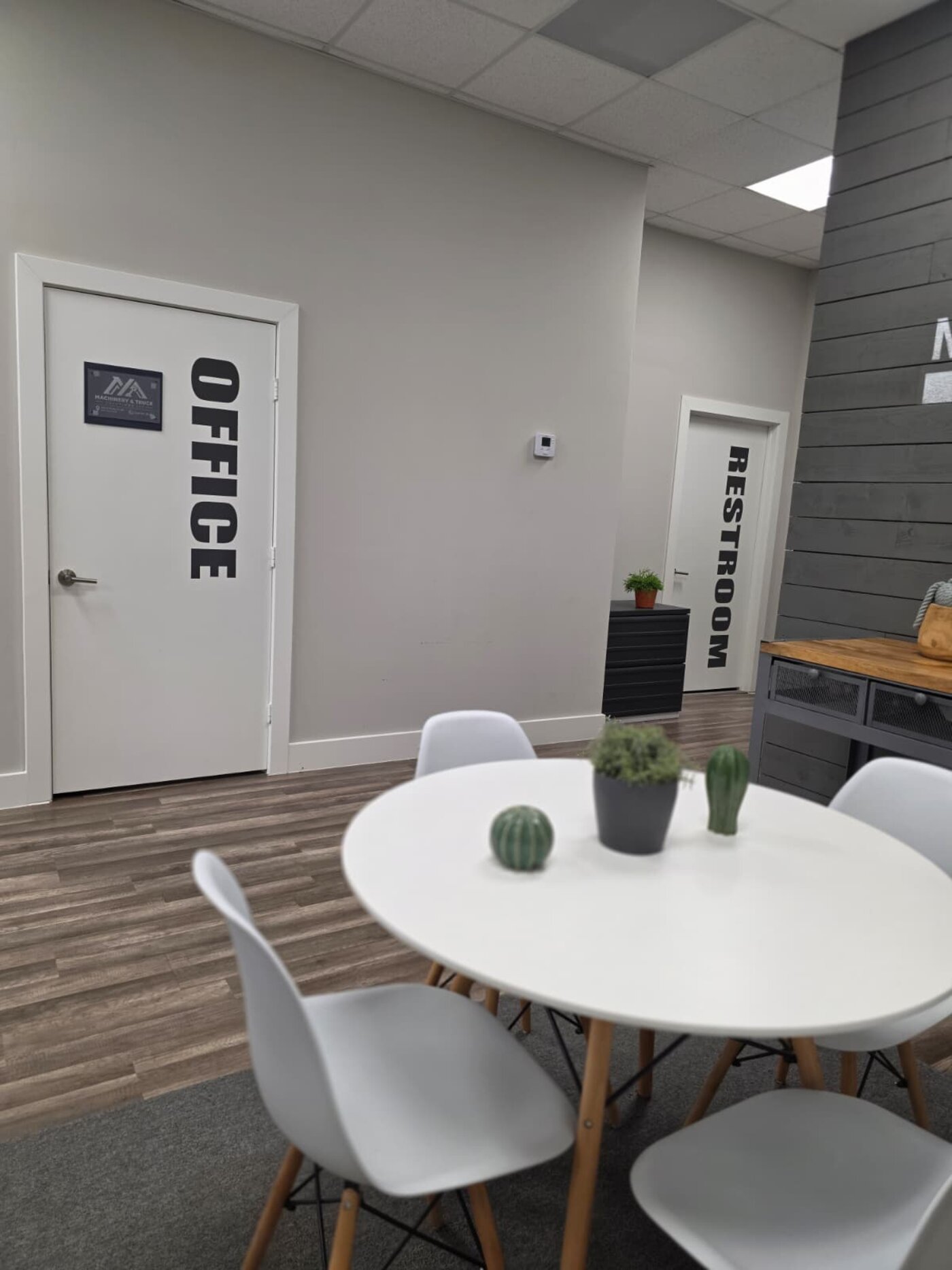 Meeting area — Vargas & Unanue Invest Group